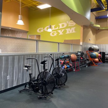 GOLD'S GYM - ASHEVILLE - 10 Photos & 20 Reviews - 1815 Hendersonville Rd,  Asheville, NC - Yelp