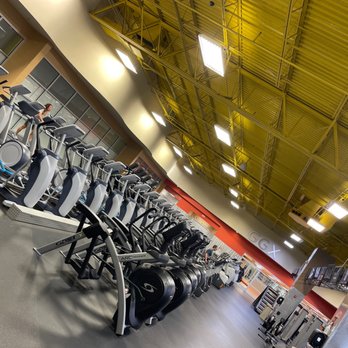 GOLD'S GYM - ASHEVILLE - 10 Photos & 20 Reviews - 1815 Hendersonville Rd,  Asheville, NC - Yelp