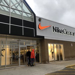 NIKE CLEARANCE STORE - 22 Photos - 1250 